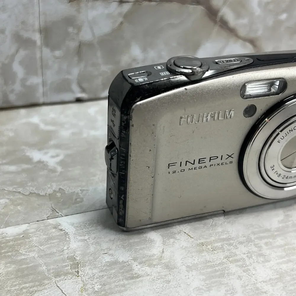Fujifilm FinePix F50 SE 12.0MP Digital Camera FOR PARTS or REPAIR - UNTESTED